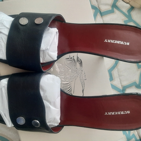 authentic Burberry not a copy. - Picture 6 of 7